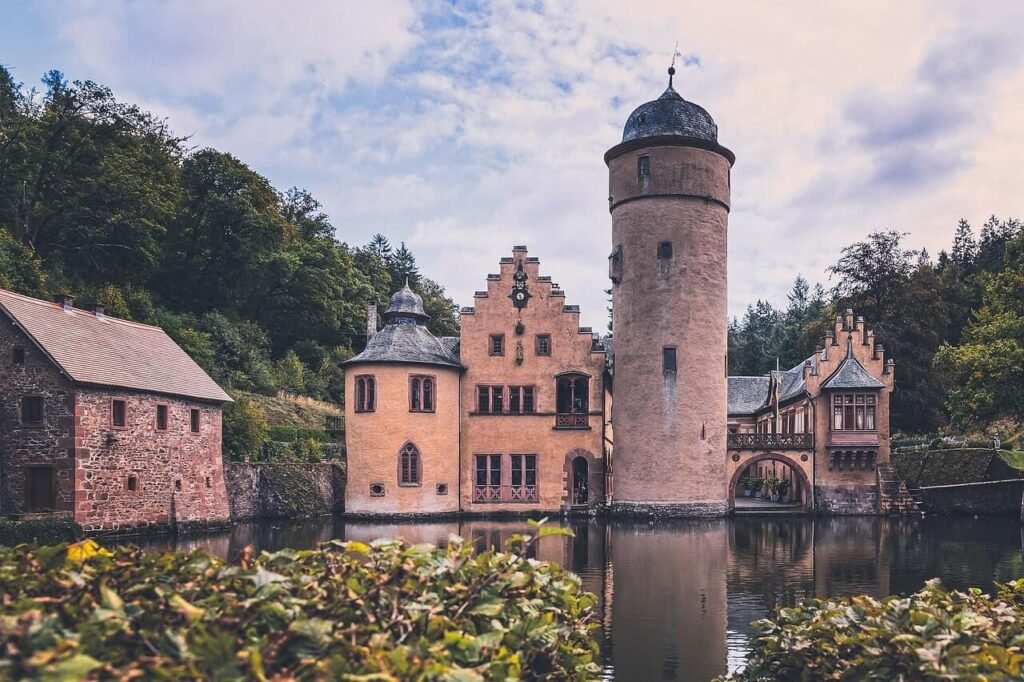 Mespelbrunn Castle (Bavaria) - CastleLore